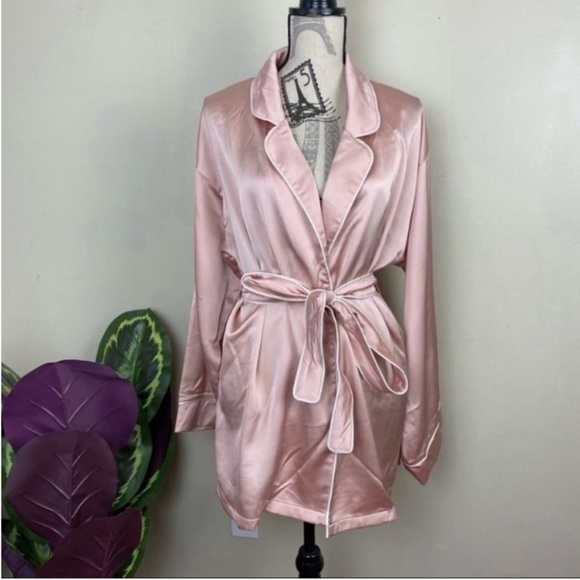 New with tags Missguided bridesmaid robe - Picture 5 of 12